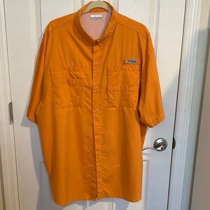 Columbia Men's Vibrant Orange Button-Down Shirt UPF 40 sun protection Omni-wick